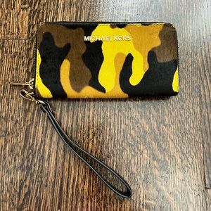Michael Kors, camouflage, wrist wallet never used